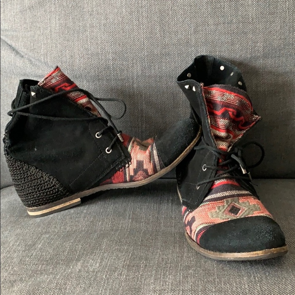 The Sak Aztec print tribal boots boho
